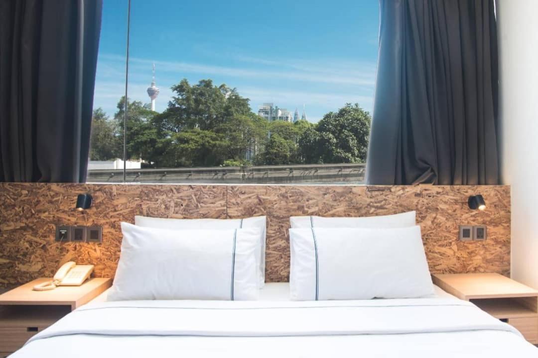 Executive Suite,994242466:JPEG